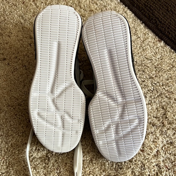 Stella McCartney training primegreen shoes new with tags no box . Never worn - Picture 3 of 4